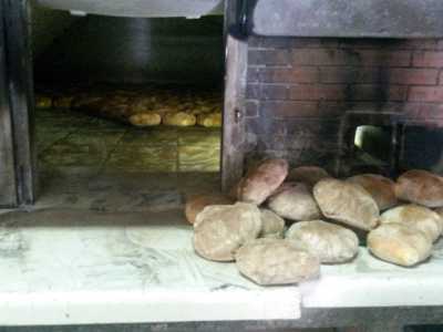 Il pane di Laterza appena infornato: qui il consorzio locale non � riuscito a ricevere alcun marchio comunitario